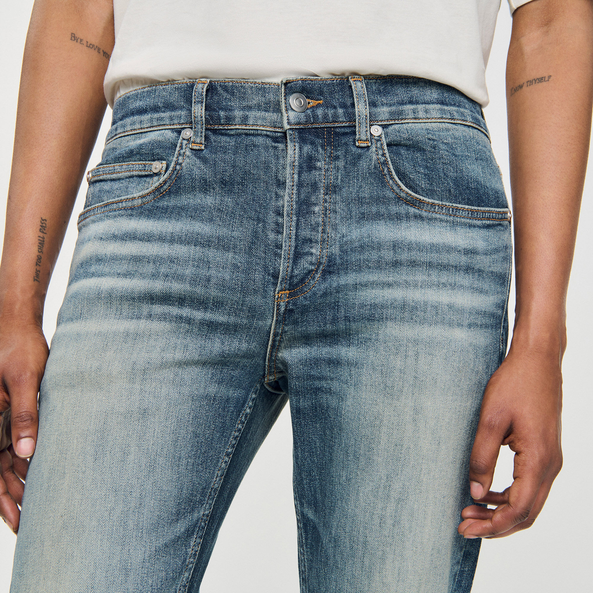 Slim-fit jeans