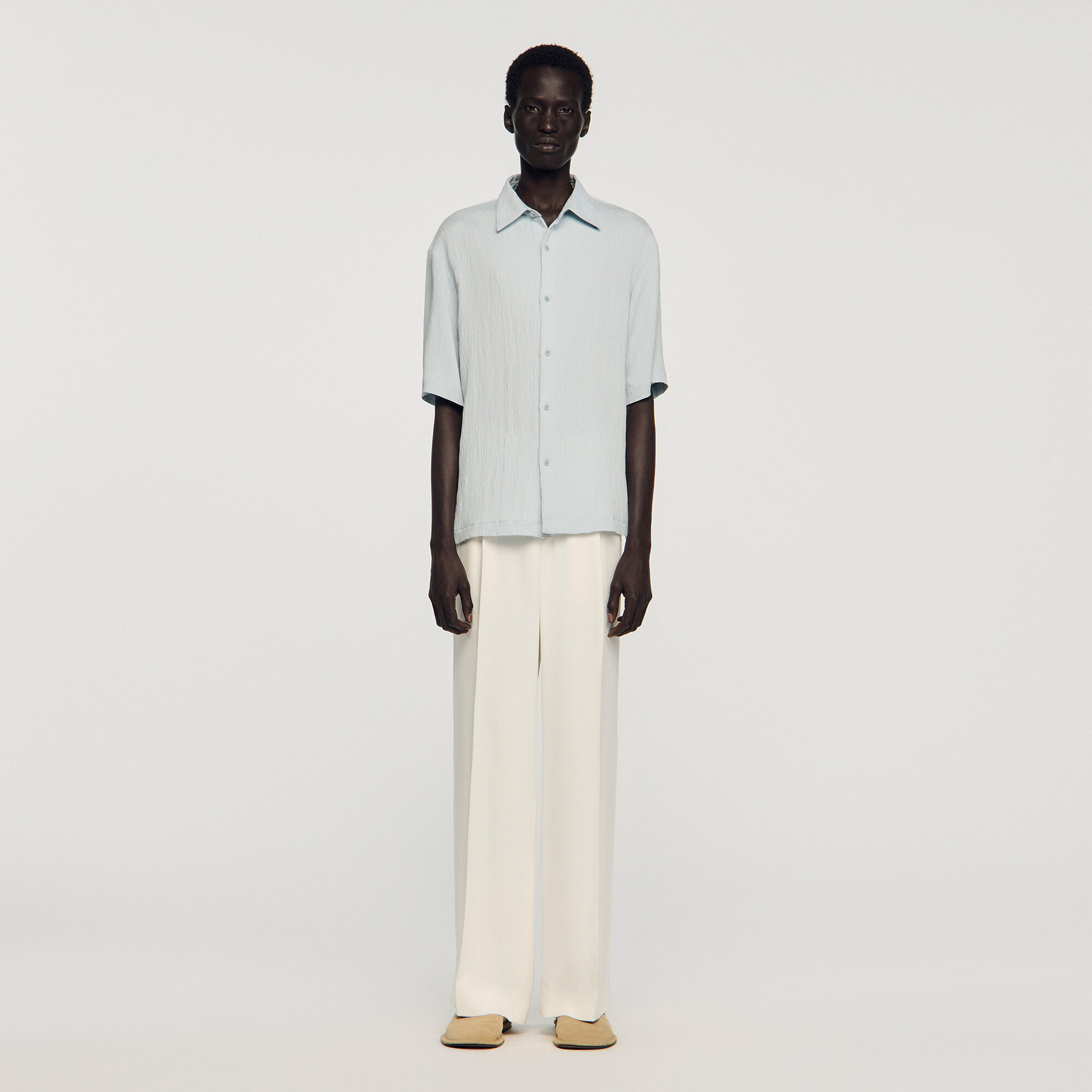 Pleated shirt with shark collar