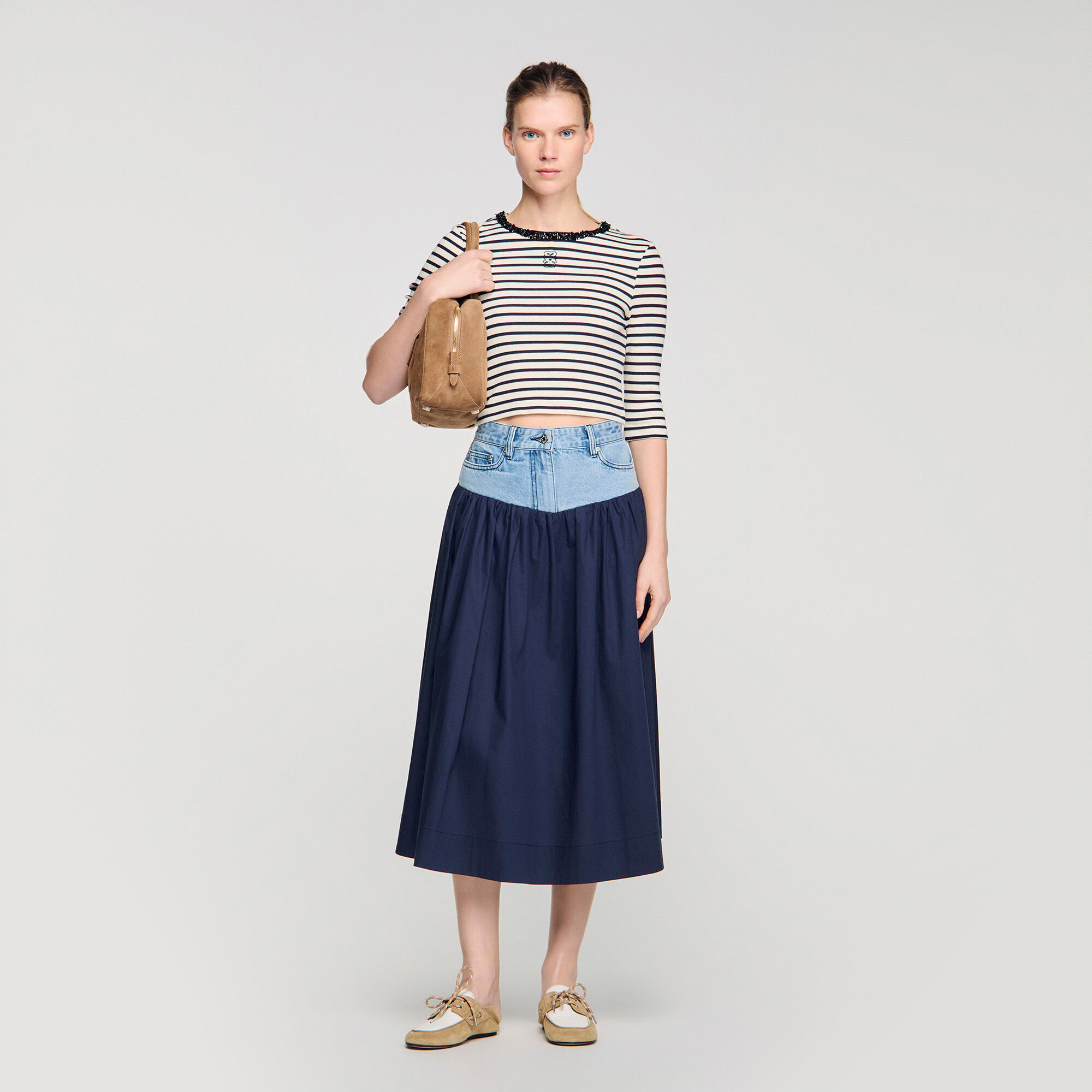 Short striped tee with pearl collar