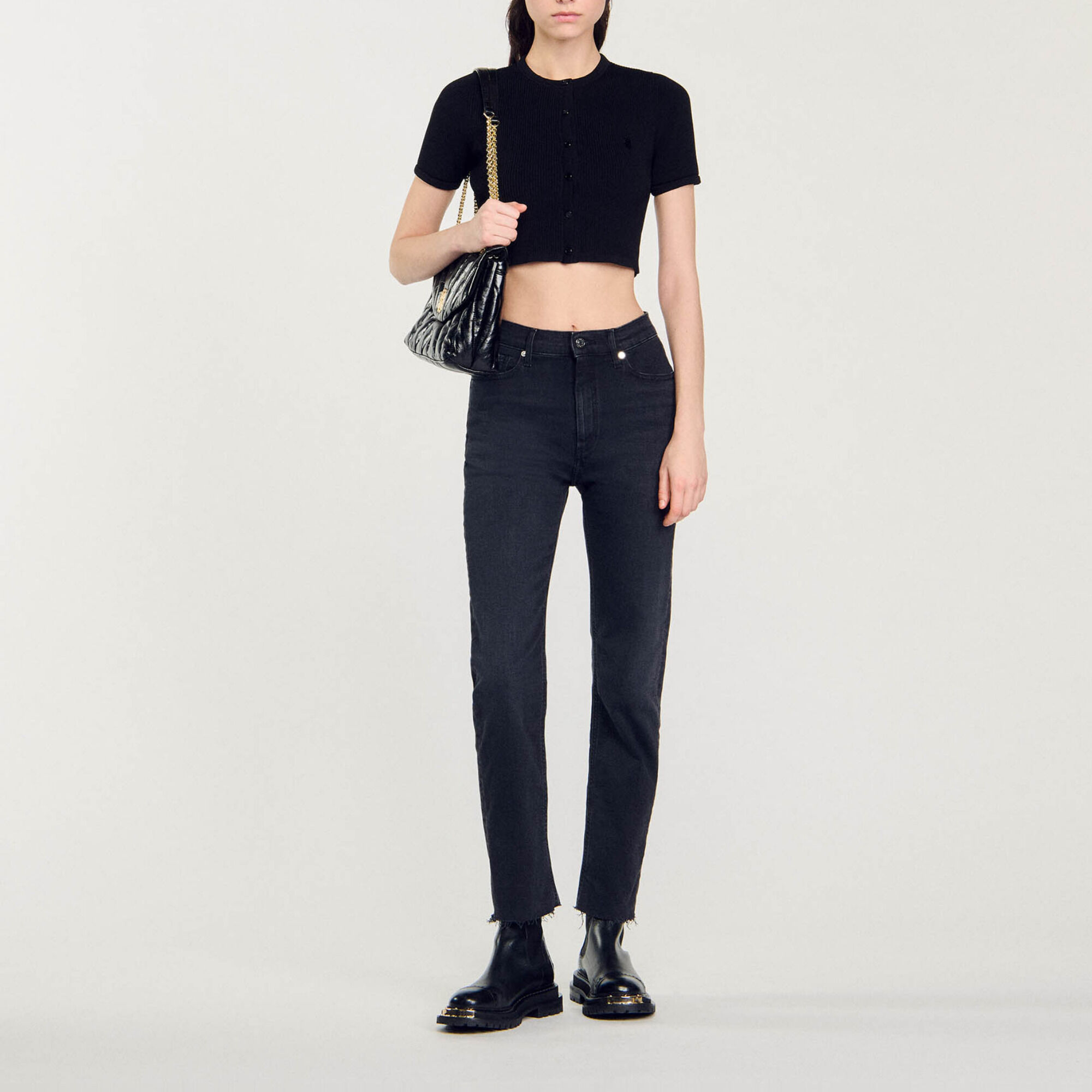 Straight-cut jeans with raw edges