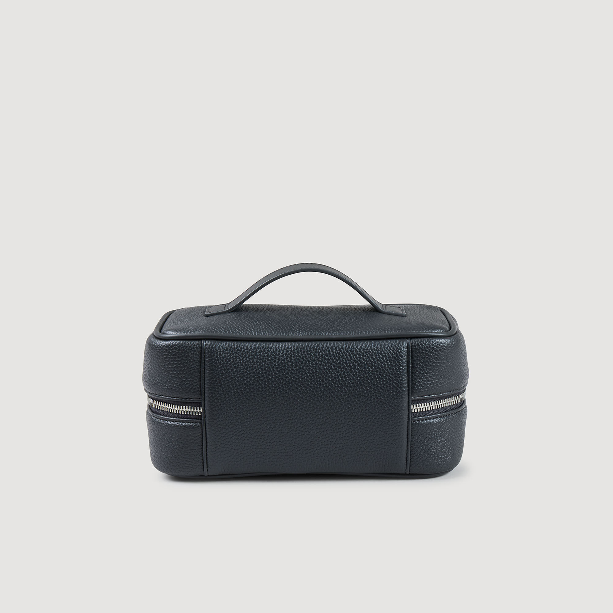 Toilet bag in grained fabric