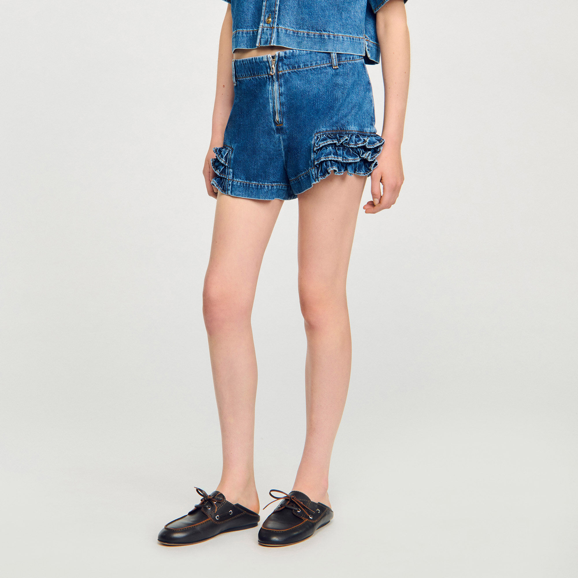 Ruffled denim shorts