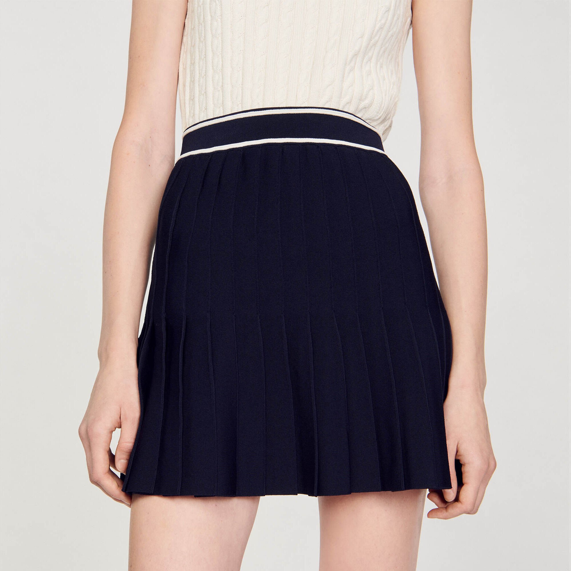 Short pleated skirt