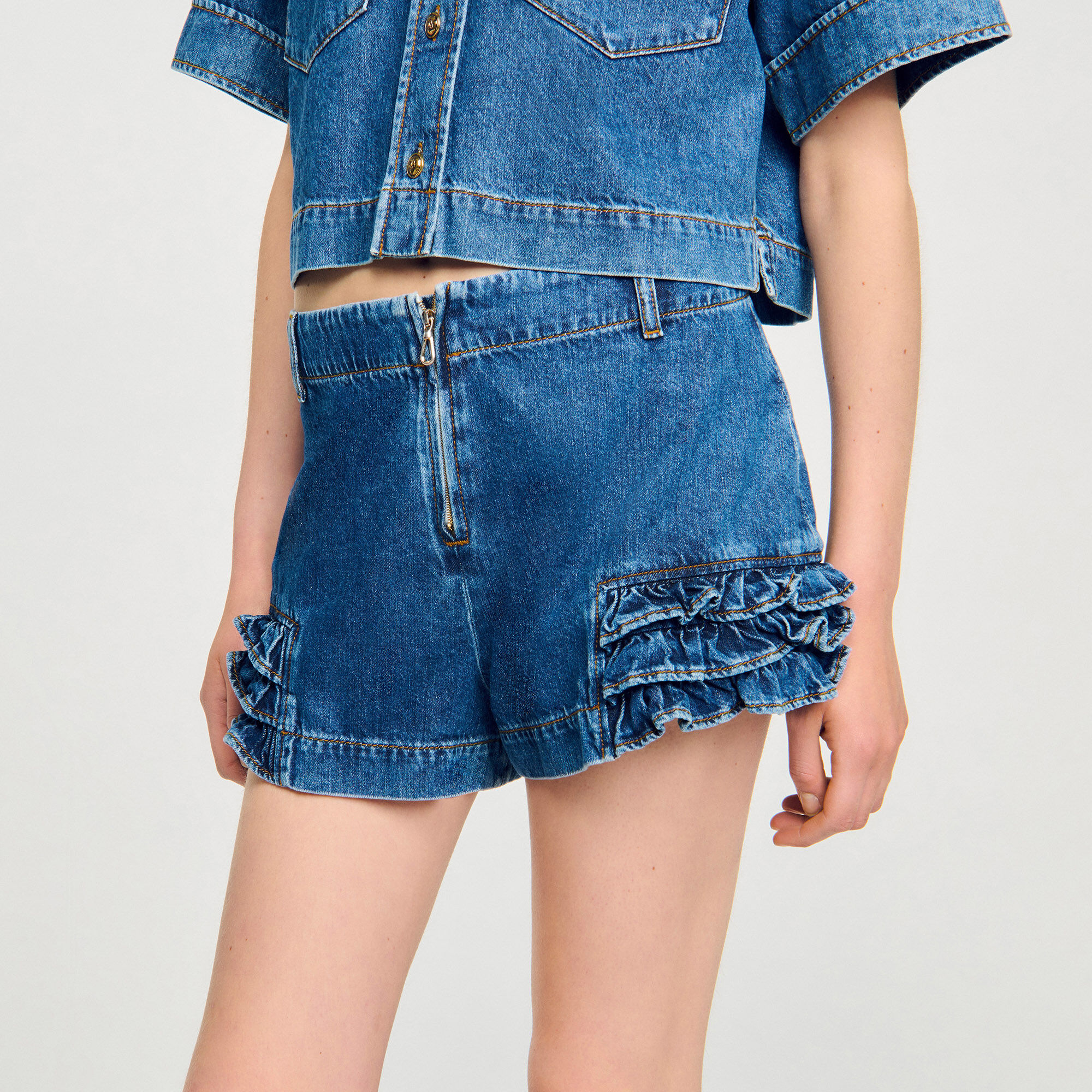 Ruffled denim shorts