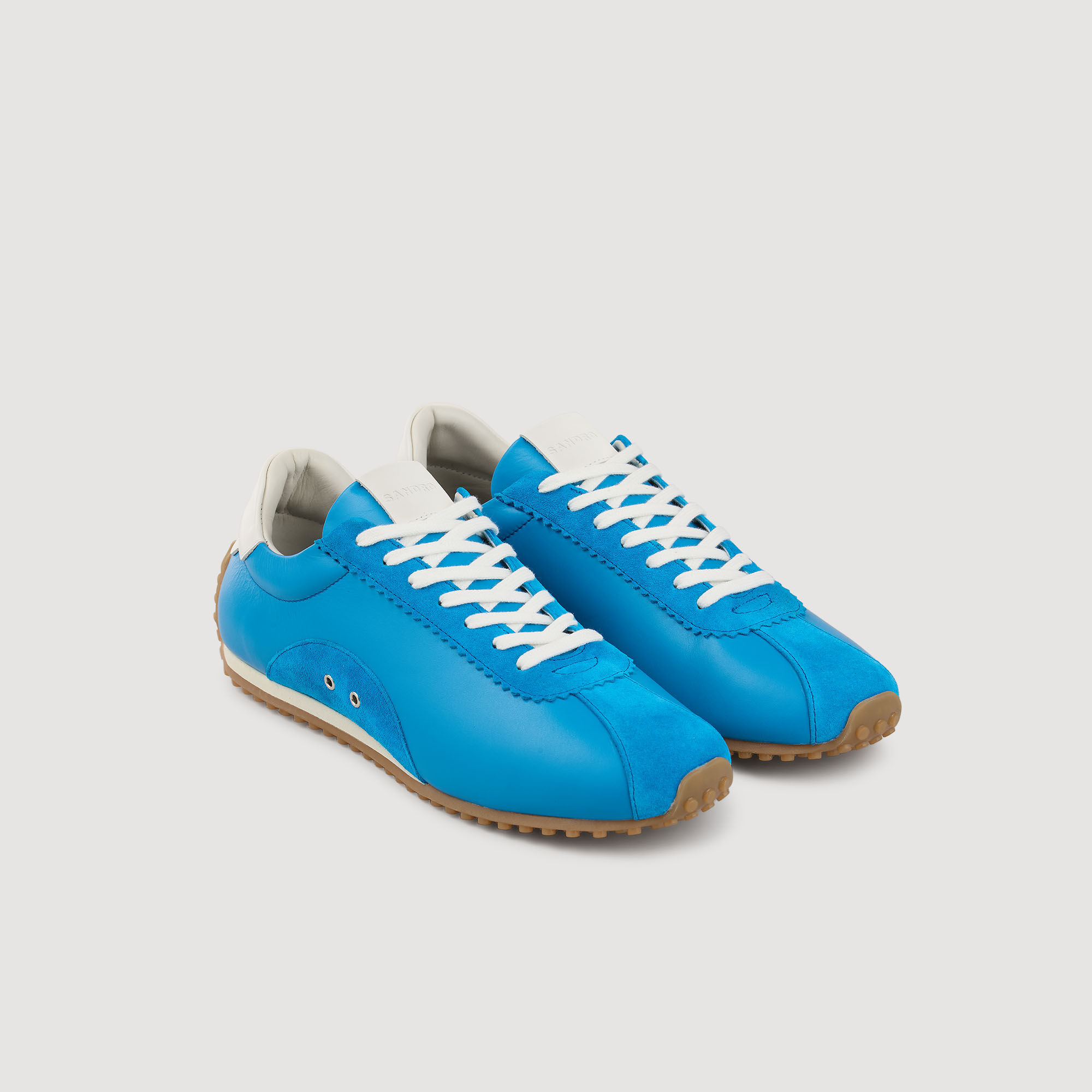 Low-top trainers