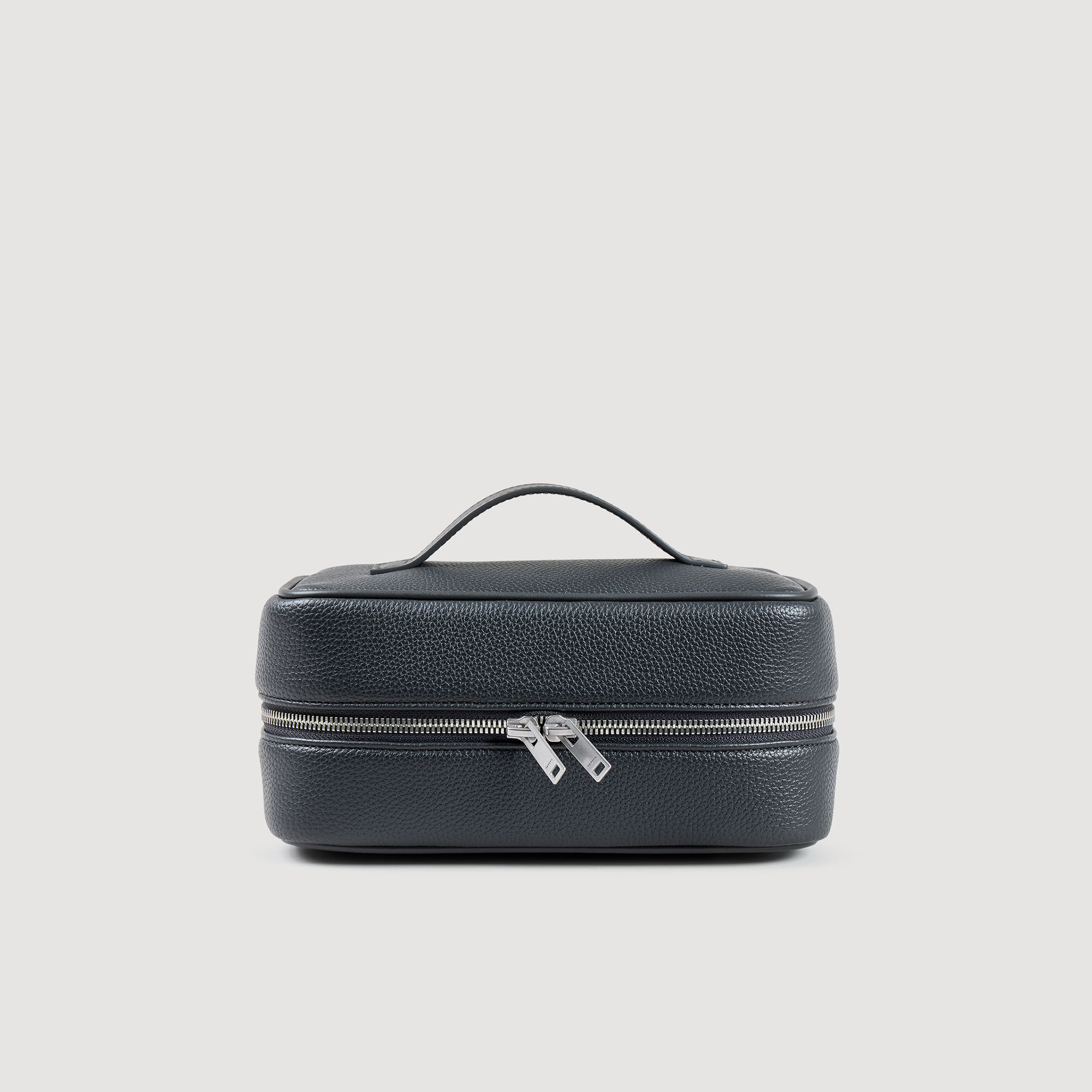 Toilet bag in grained fabric
